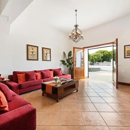 Refugio Del Volcán By Tropical Host Villa Uga