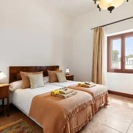 Refugio Del Volcán By Tropical Host