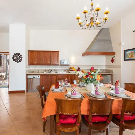 Refugio Del Volcan By Tropical Host Villa