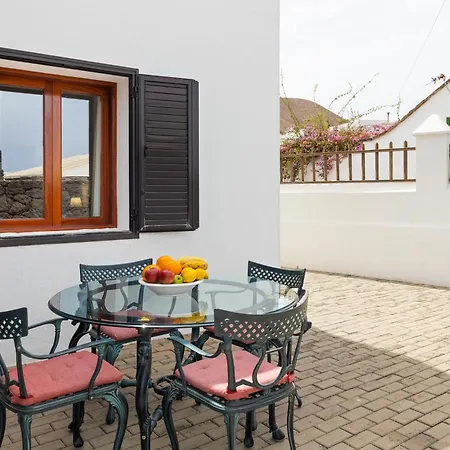 Refugio Del Volcán By Tropical Host