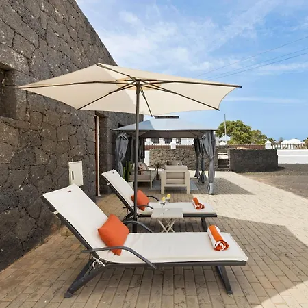 Refugio Del Volcan By Tropical Host Villa Uga