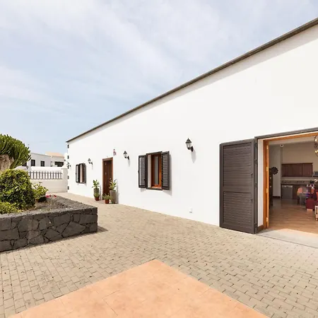 Refugio Del Volcan By Tropical Host Villa Uga