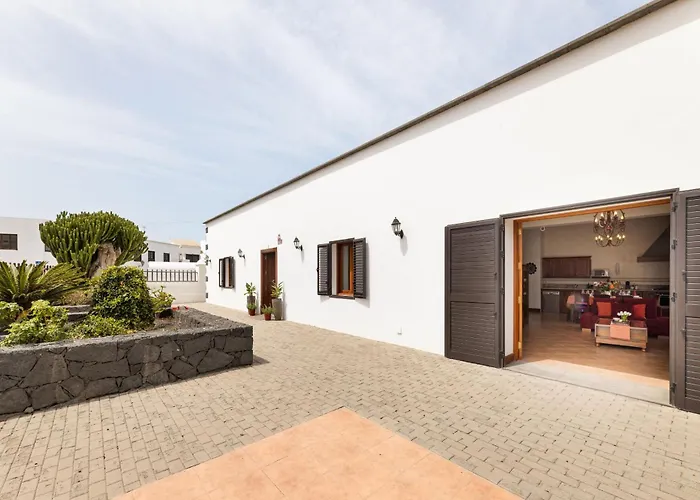 Refugio Del Volcan By Tropical Host Villa Uga