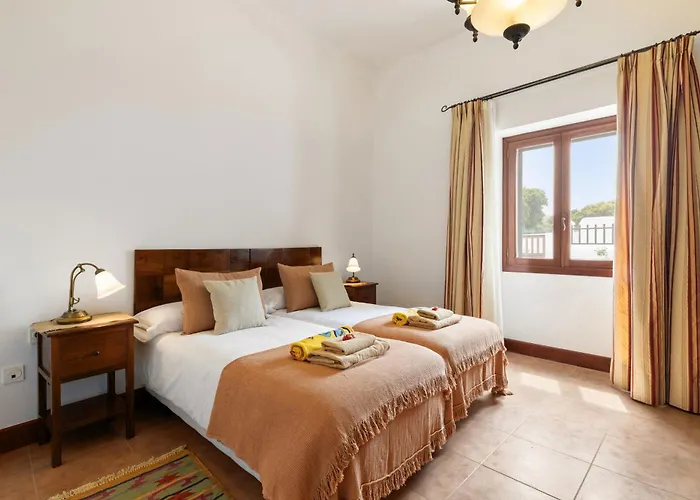 Refugio Del Volcan By Tropical Host